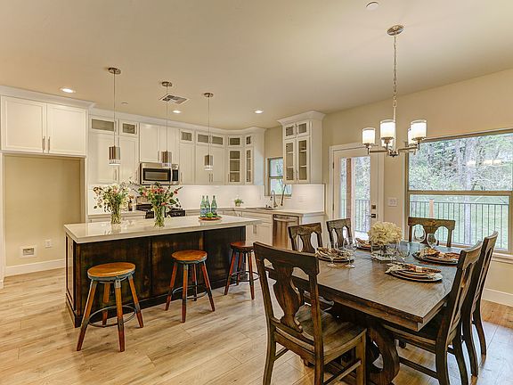 4th image of 23097 Broadmoor Ct