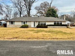 47 Ridge Rd, Centralia, IL 62801