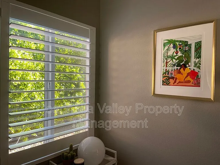2162 Shannon Way — Photo 7