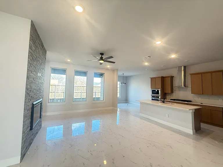 1832 Noble Ct — Photo 7