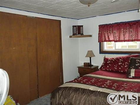 5th image of 125 Poplar St