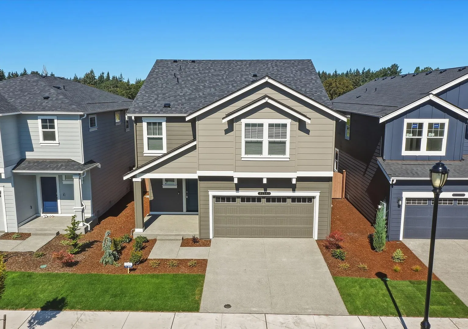 Move In Ready! 5 Bedroom 2.5 Bath New Home! — Photo 3