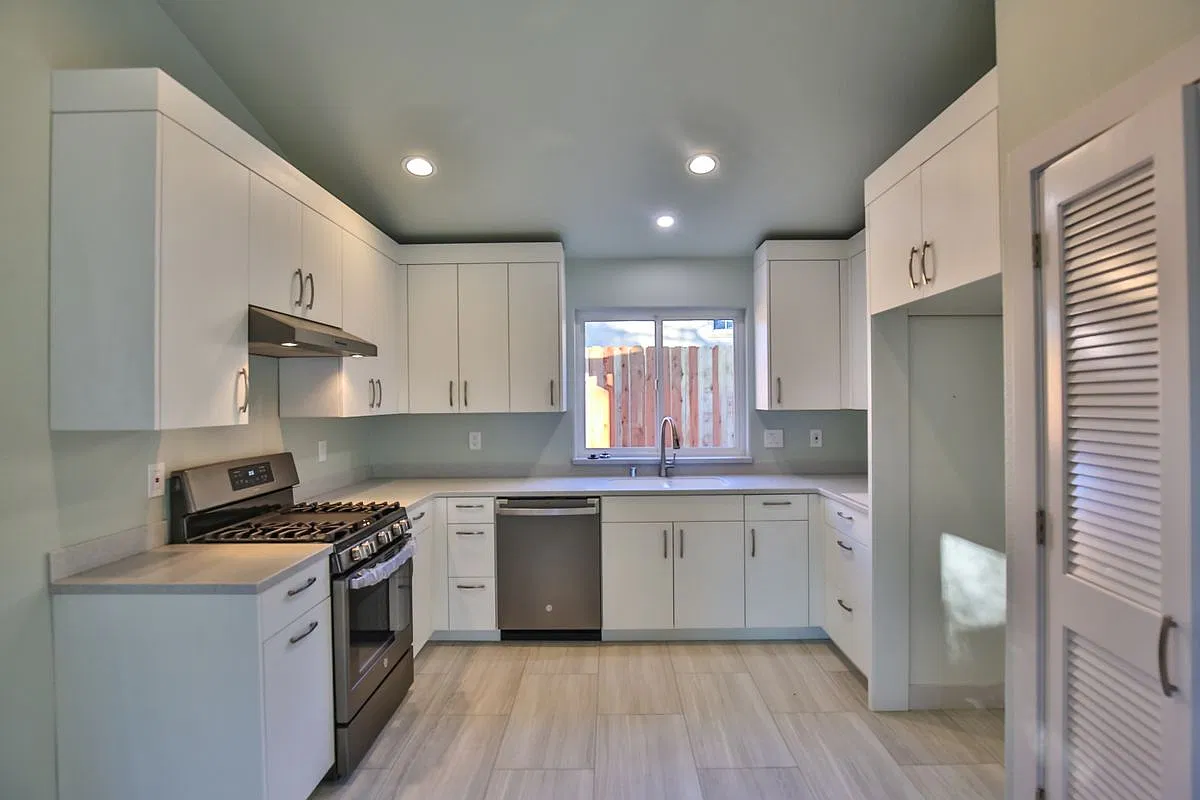 2 bed, 1.0 bath, 749 sqft, $2,175 — Photo 4