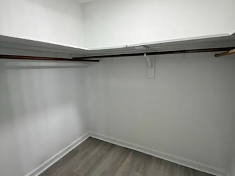 Stonehenge Apartments — Photo 25