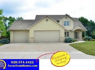 1021 Tana Ln, Menasha, WI 54952