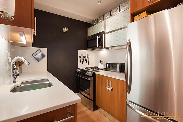 Sold by aptsandlofts.com | media 10