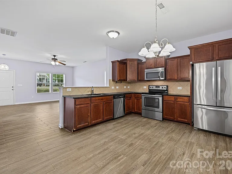 6056 Shamrock Green Dr — Photo 9