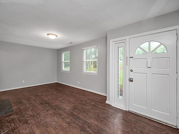 5th image of 1201 Gladstone Ave