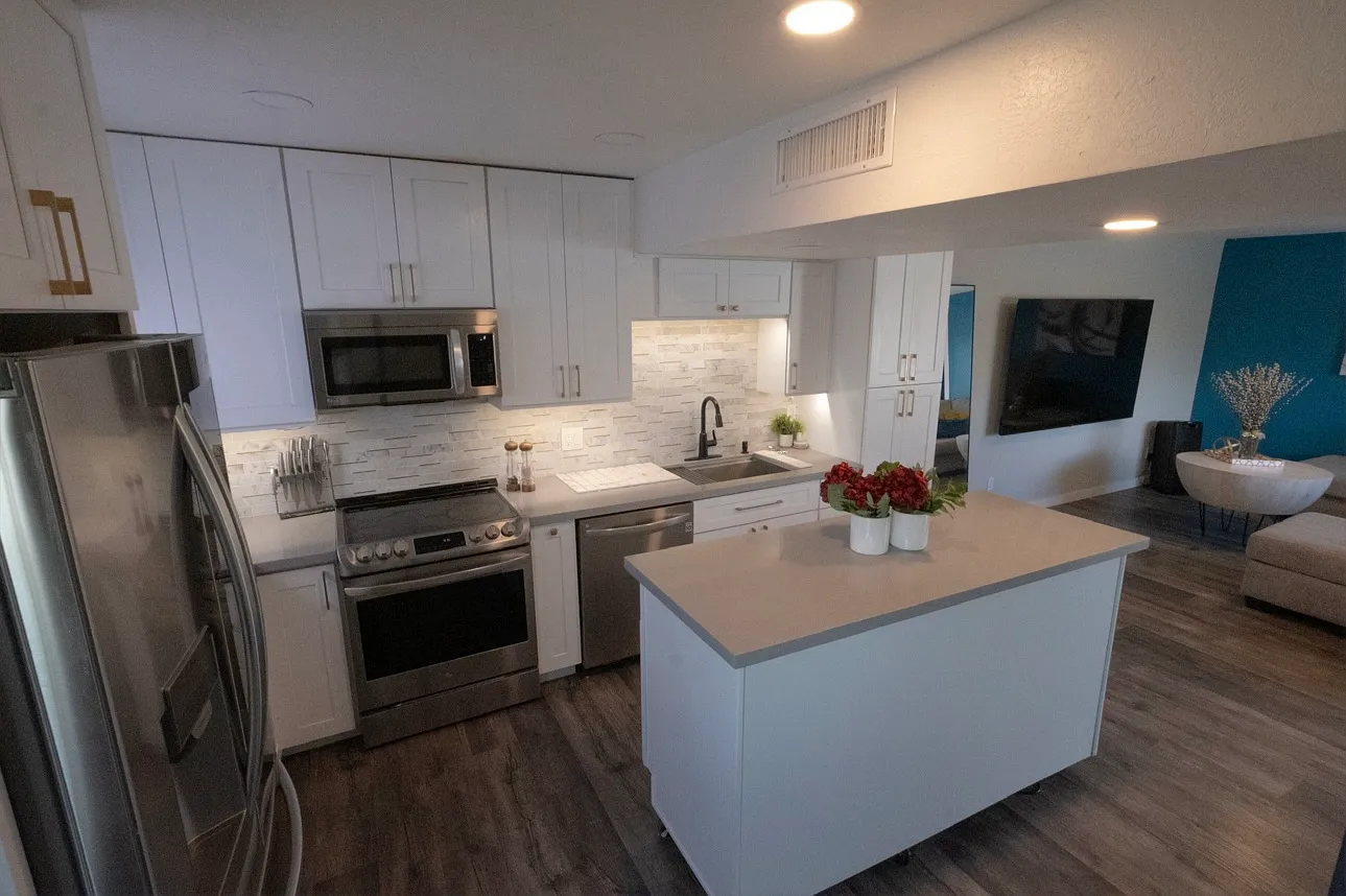 2 bed, 1.5 bath, 925 sqft, $2,200 — Photo 2