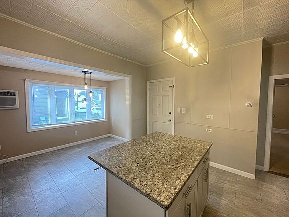 4th image of 636 Summer St #2