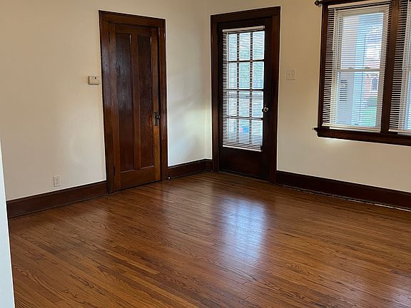 3rd image of 903 Ellison Ave #1