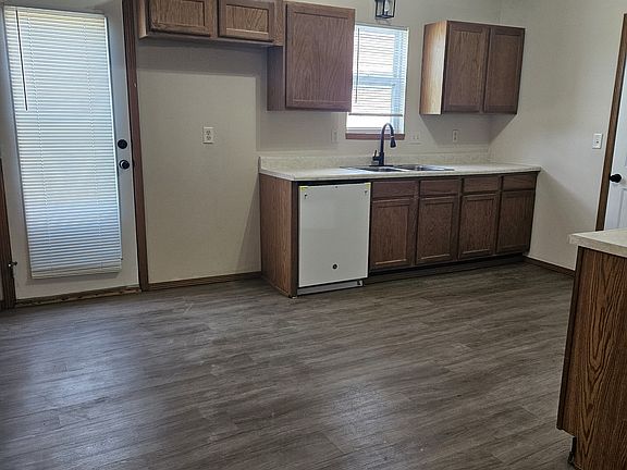 3rd image of 207 E Cedar Point Ct