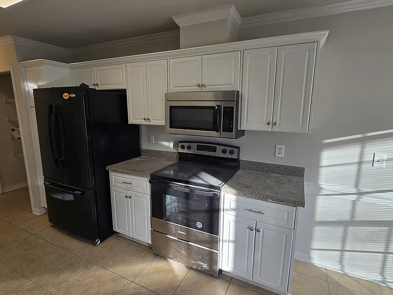 639 Lory Ln — Photo 12