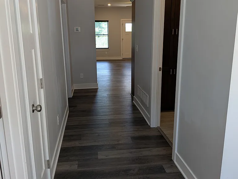 202 SE 8th St — Photo 4