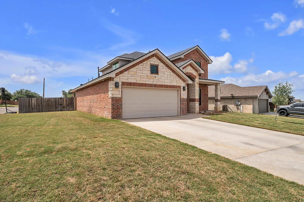 4 bed, 3.0 bath, 2325 sqft, $3,100 — Photo 2