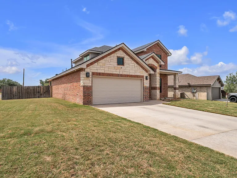 2726 Shirley Dr — Photo 2