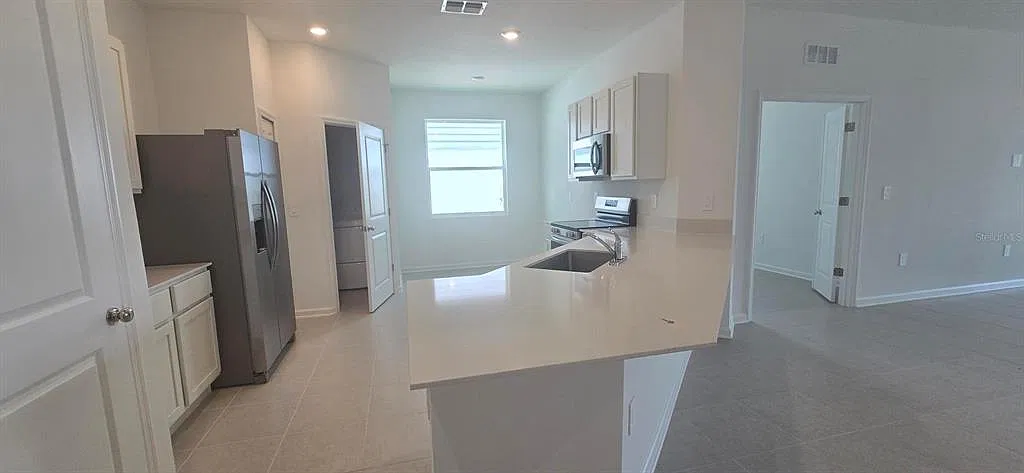 3 bed, 2.0 bath, 2019 sqft, $2,000 — Photo 4