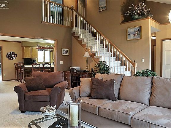 2nd image of 6176 Hedgerow Cir