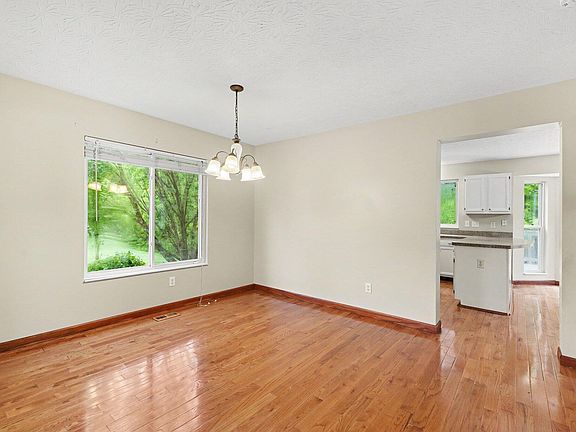 5th image of 6352 Pembroke Dr