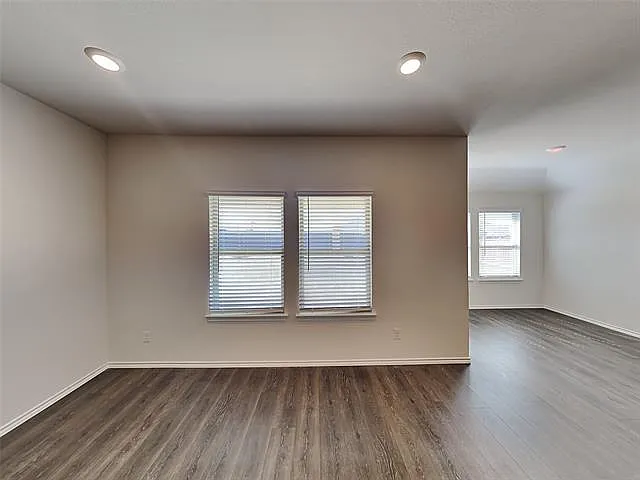 724 Glover Dr — Photo 6