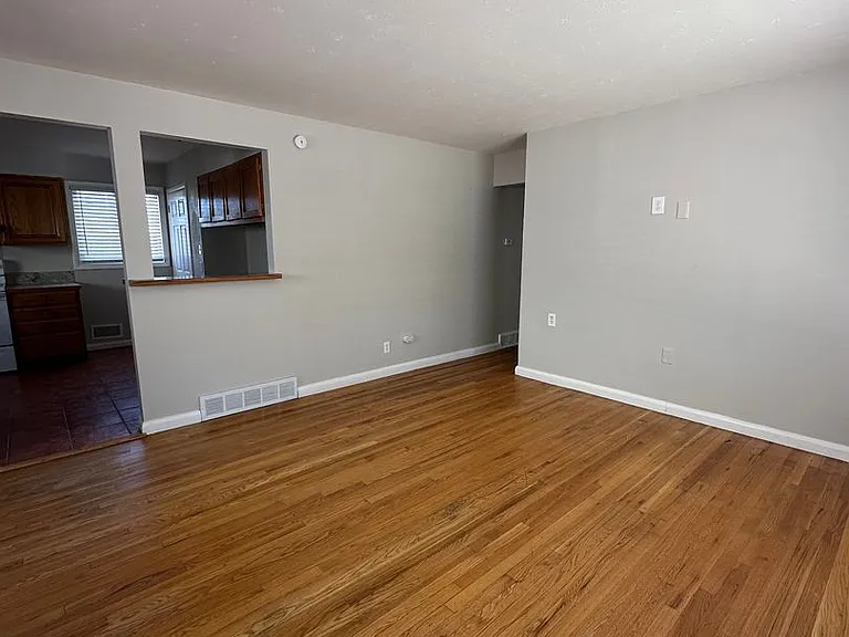 6820 Larsh Dr — Photo 2