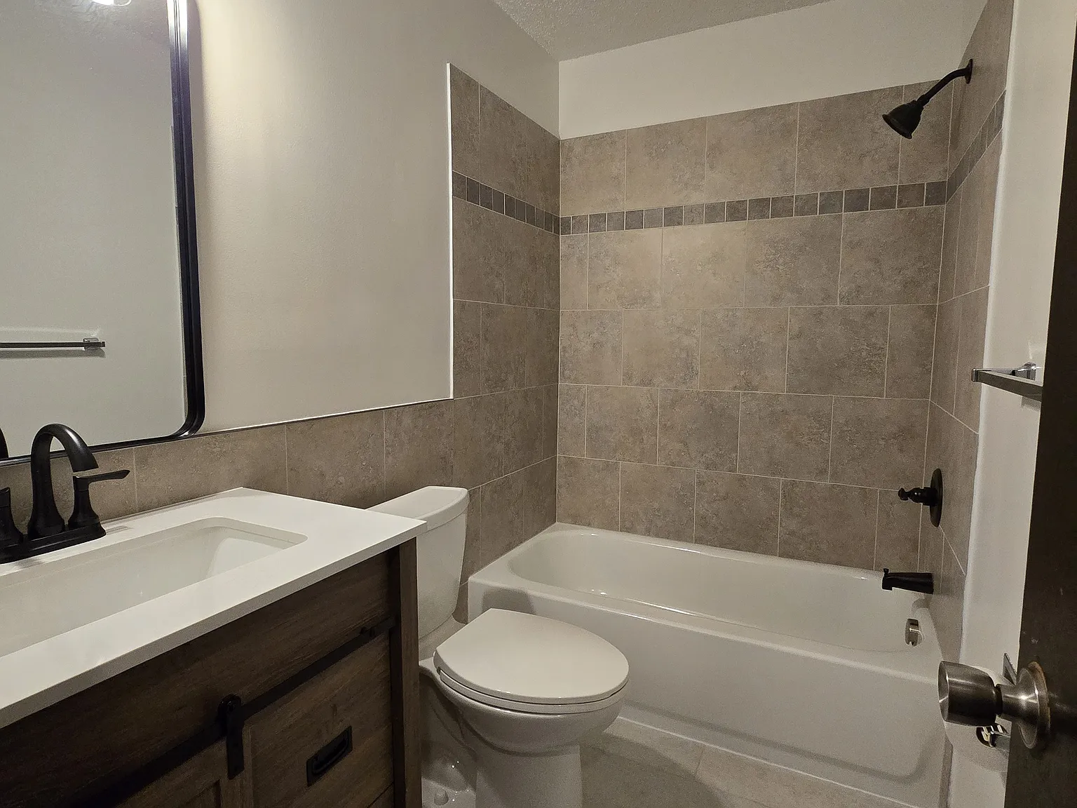 2 bed, 930 sqft, $1,100 — Photo 3