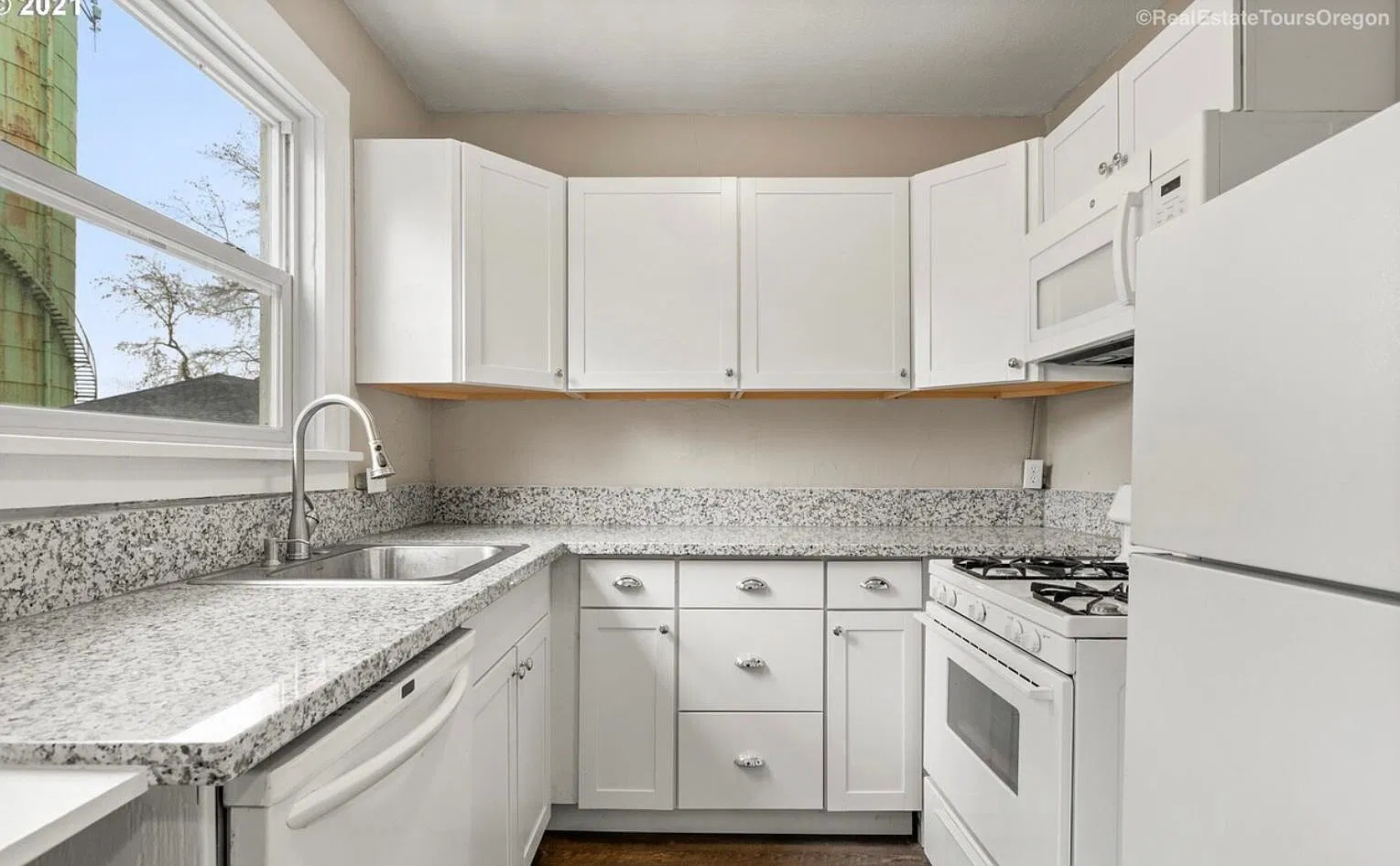 8005 N Willamette Blvd — Photo 4