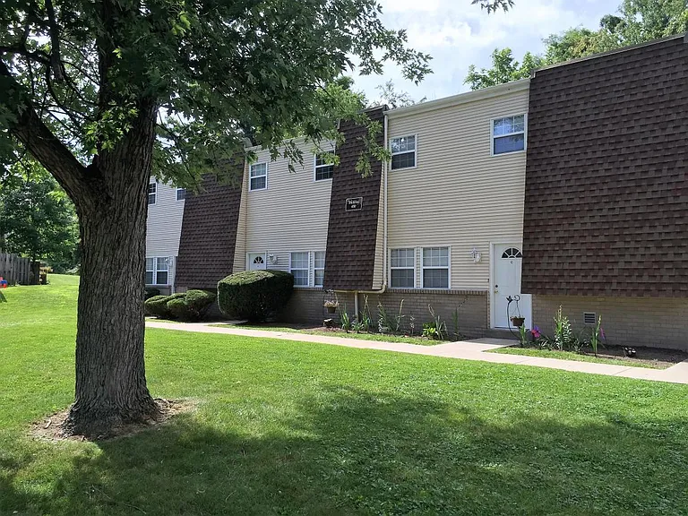 1300 Rosewood Ct — Photo 18