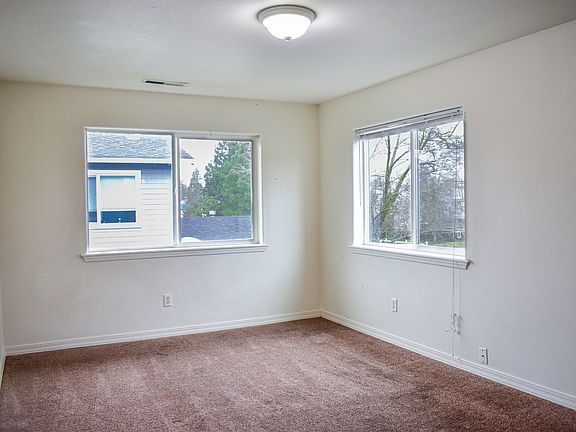 4th image of 513 Mary St