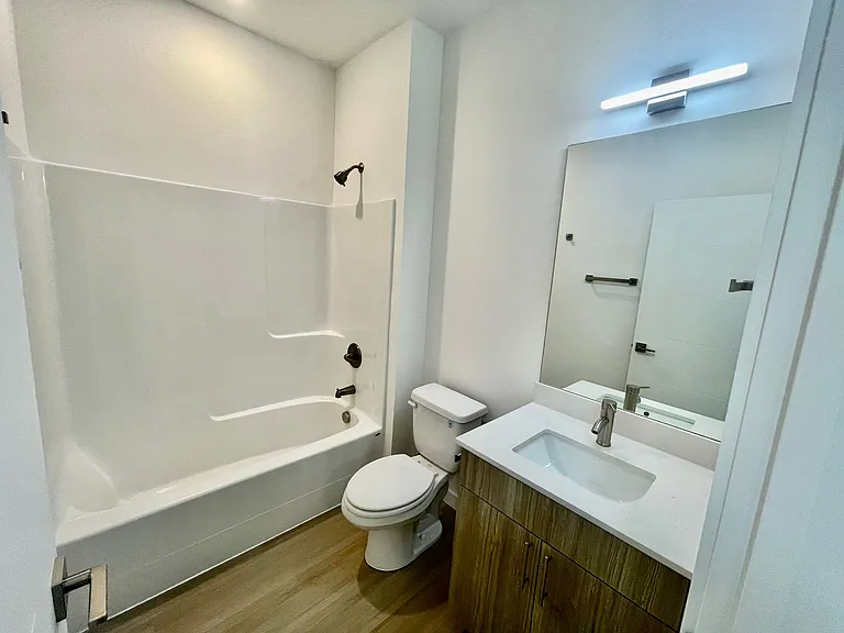 Greenwich Ave Apartments — Photo 10