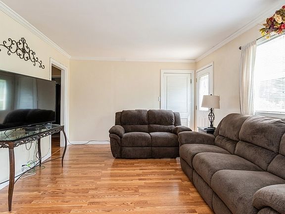 4th image of 107 Park Dr