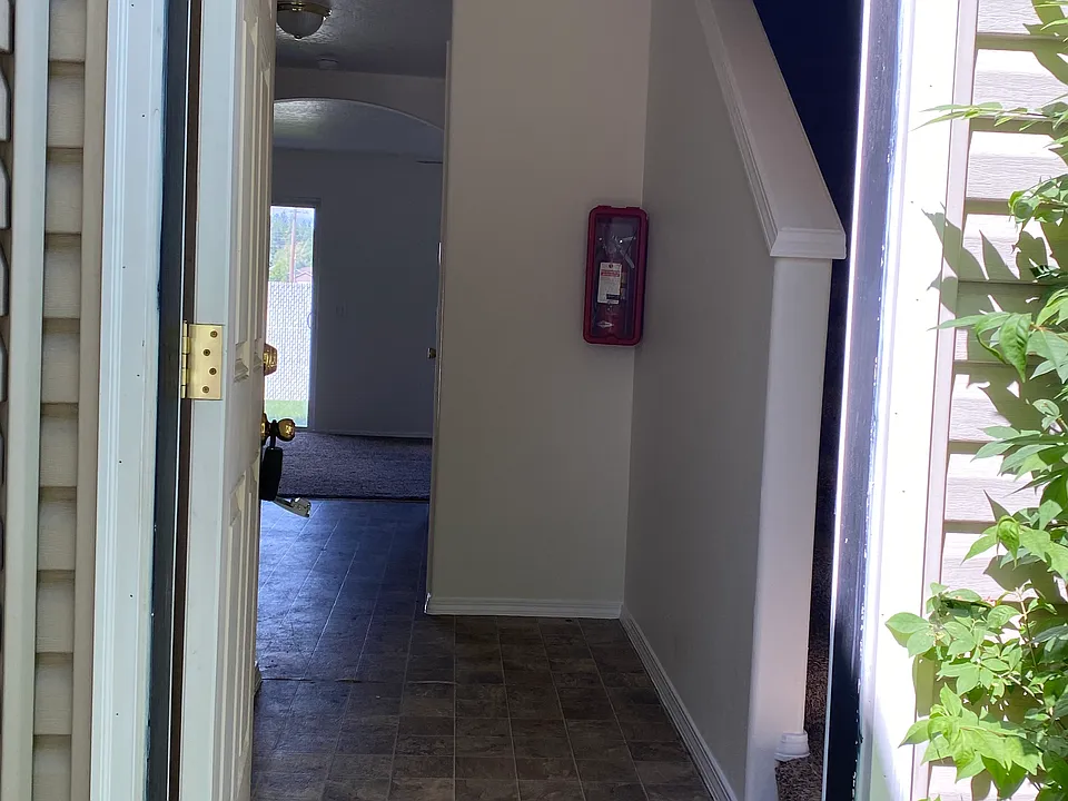 4909-4925 N Jasmine Ln