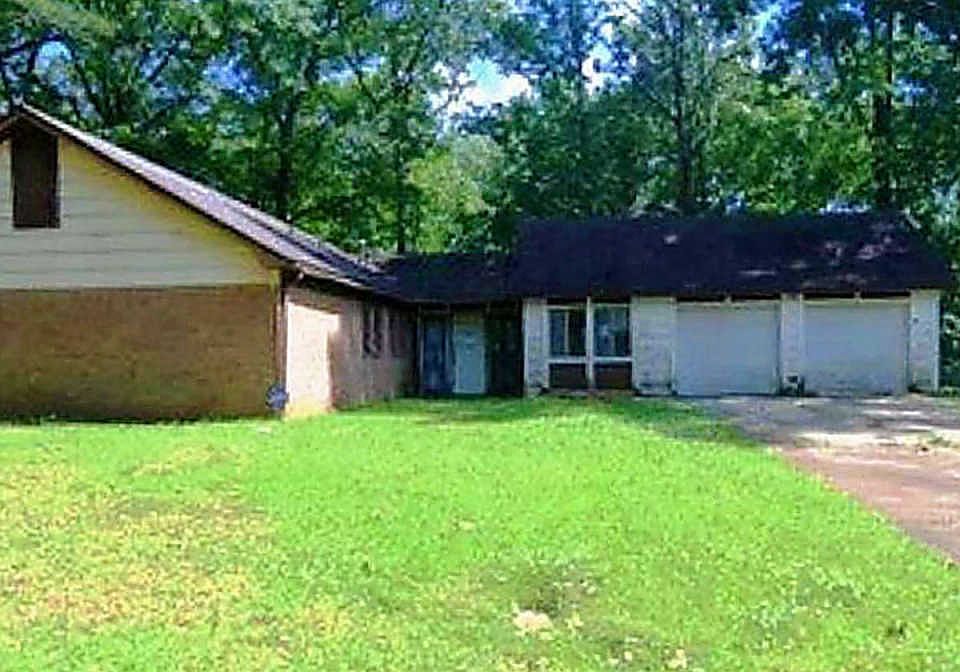 1st image of 223 Carriage Hills Dr