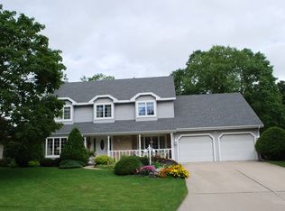 5882 Schumann Dr, Fitchburg, WI 53711