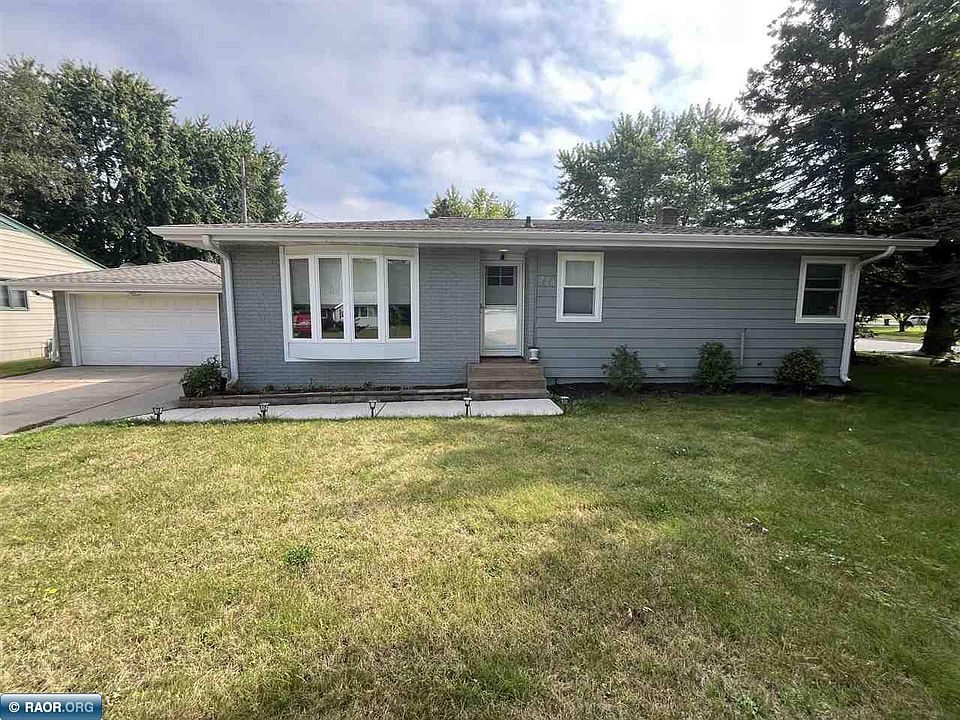 1st image of 220 E Park Dr