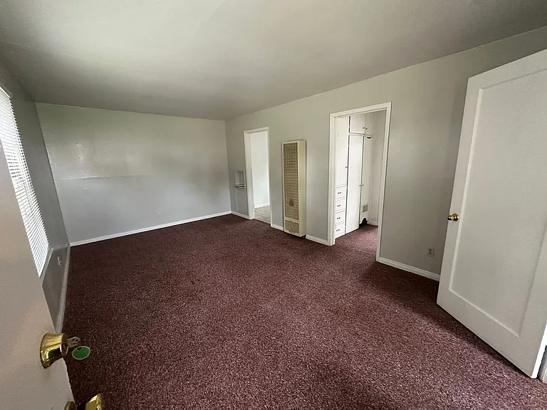 521 E Harmon Dr — Photo 5
