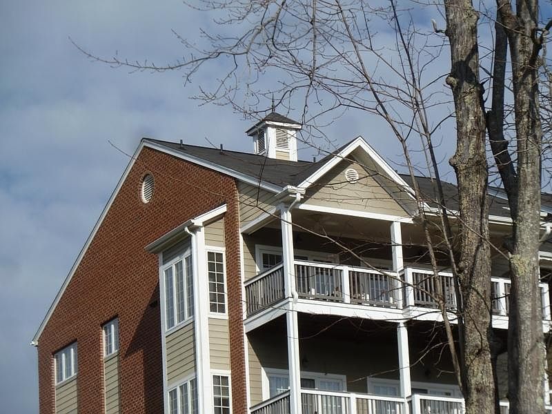 1st image of 335 S Pointe Shore Dr