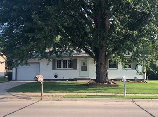 953 E Nobes Rd, York, NE 68467