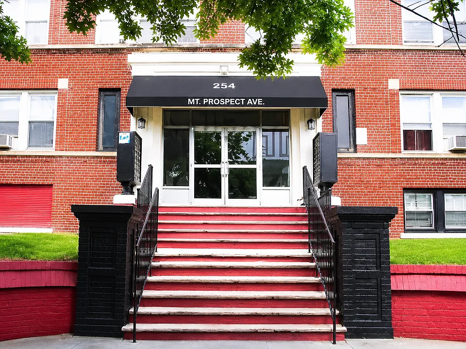 254 Mount Prospect Ave #B03