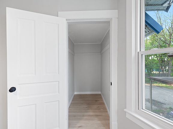 4th image of 126 Woodward Ave #2