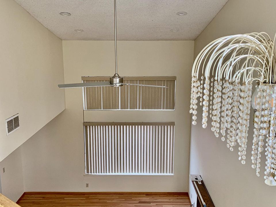 Living Room (cathedral ceiling w/ fan)