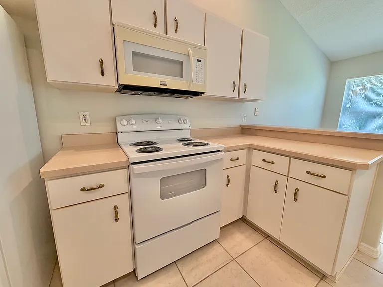 235 Pine Grove Dr — Photo 6