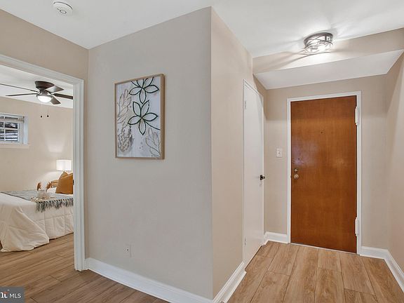 5th image of 1311 N Ode St APT 605