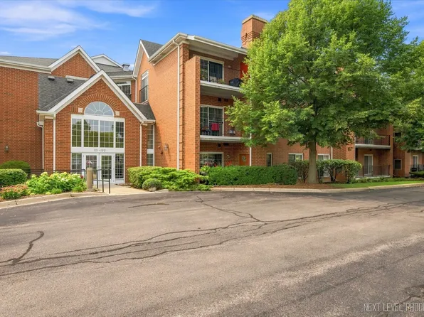 147 Hunt Club Dr Unit 147, Saint Charles, IL 60174