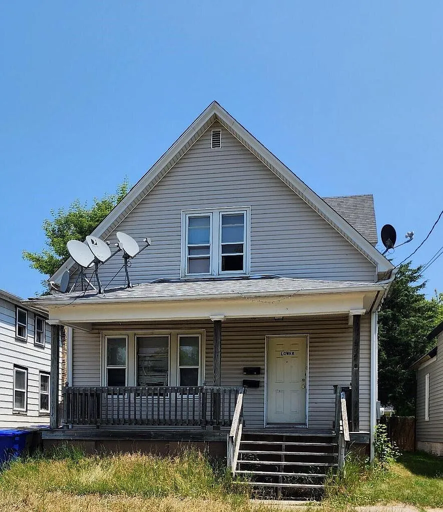 4707 10th AVENUE photo 1