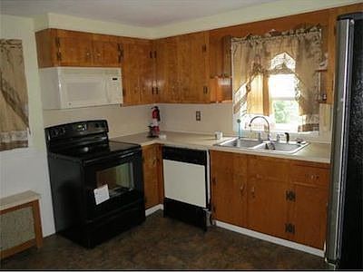 2nd image of 131 Riverview St