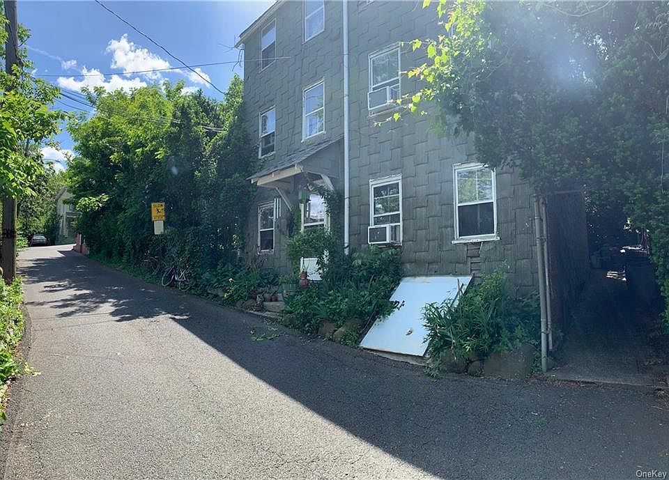 2nd image of 32 Oak St