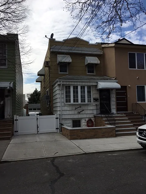 7018 71st St photo 1
