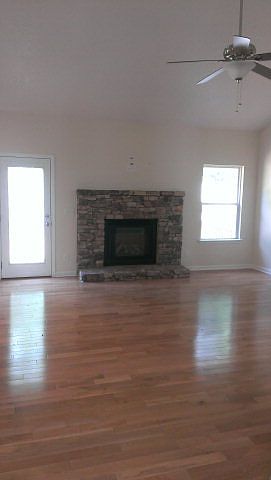 2nd image of 195 Holly Glen Ln