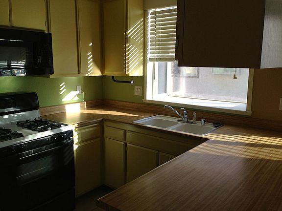 4th image of 17906 River Cir APT 3